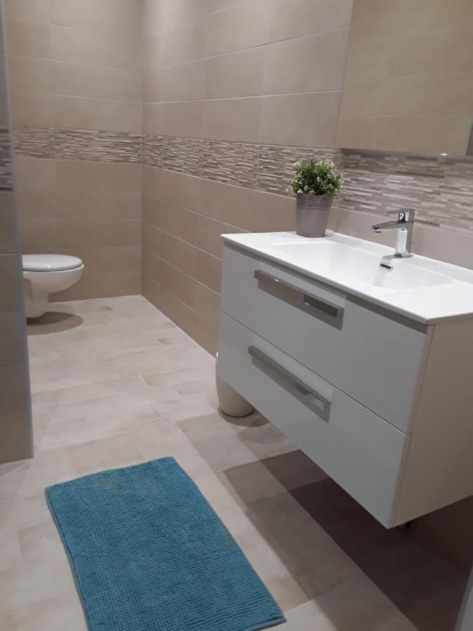La Bonbonne En Provence Villa Travaillan Luaran gambar