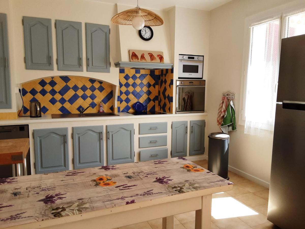 La Bonbonne En Provence Villa Travaillan Luaran gambar